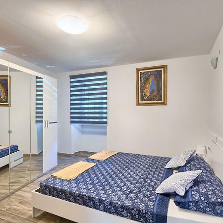 Old Town Apartments In City Center Pula Buitenkant foto