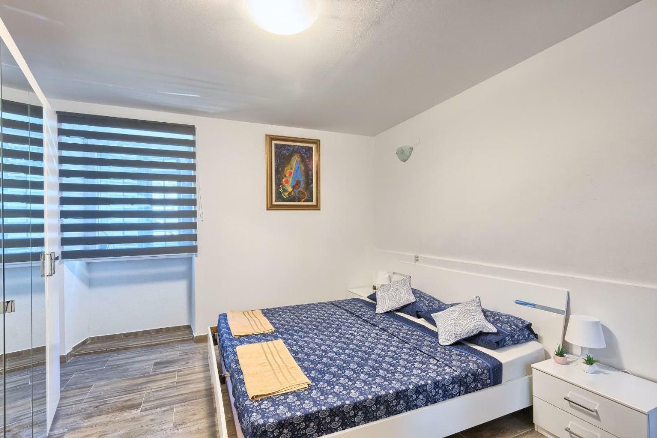 Old Town Apartments In City Center Pula Buitenkant foto